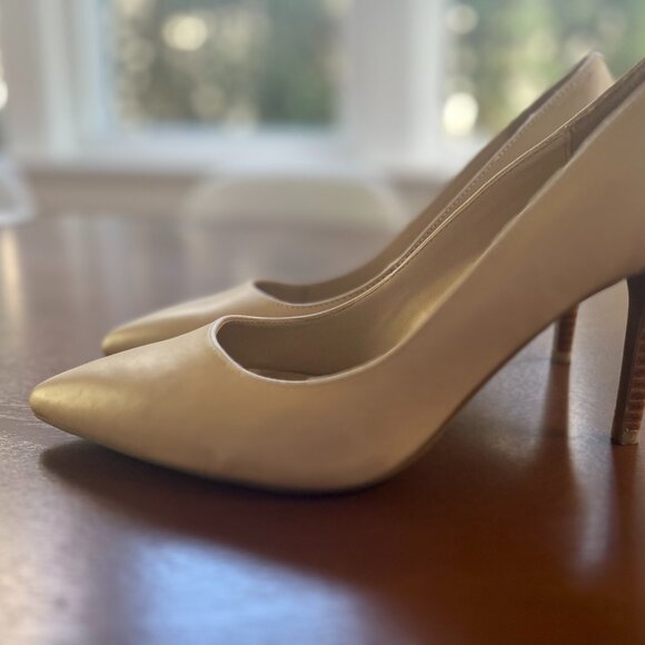 Le Chateau Nude Stiletto - Picture 1 of 3